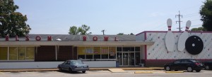 nashville fun for families - donelson bowl - outside