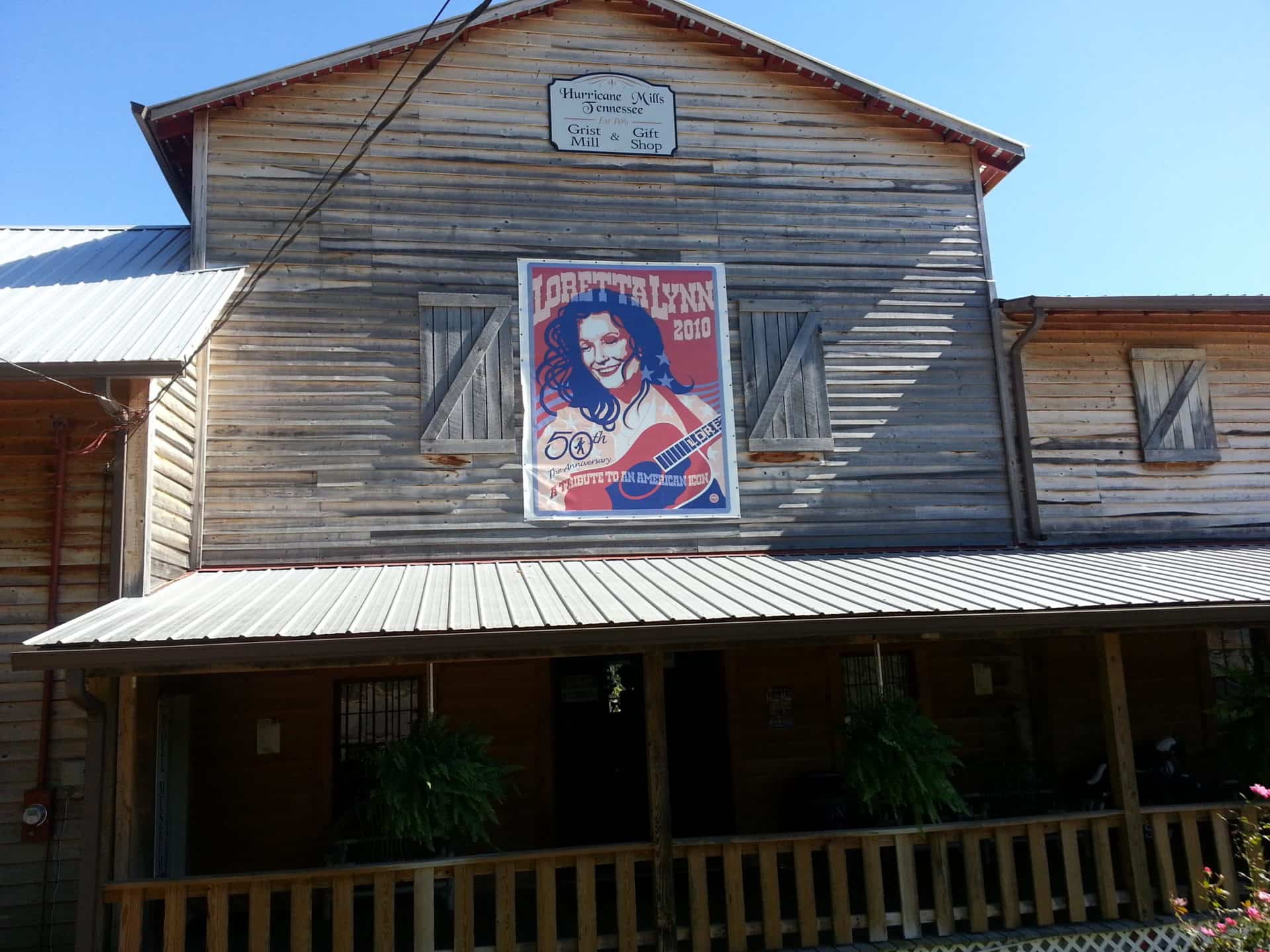 Loretta Lynn's Ranch - Loretta on the barn