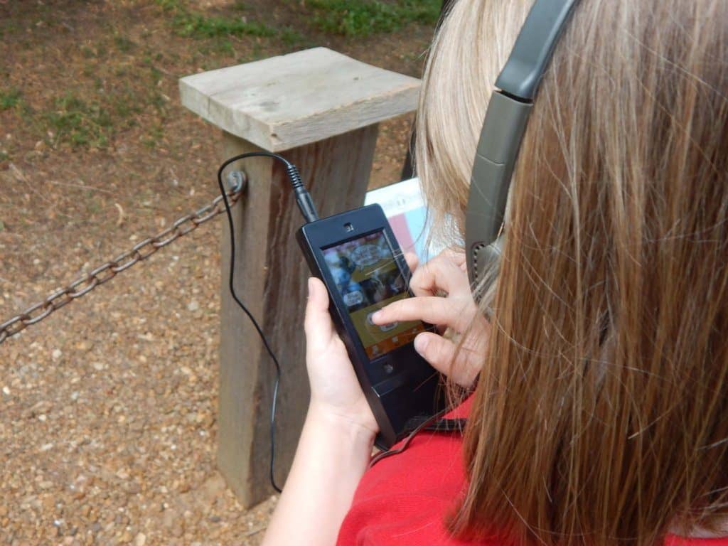 Hermitage multimedia tour player being used by a child