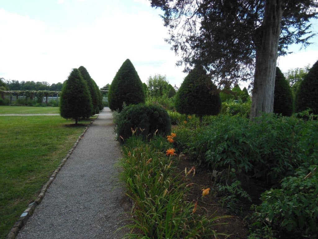 Carnton Plantation garden and walkway