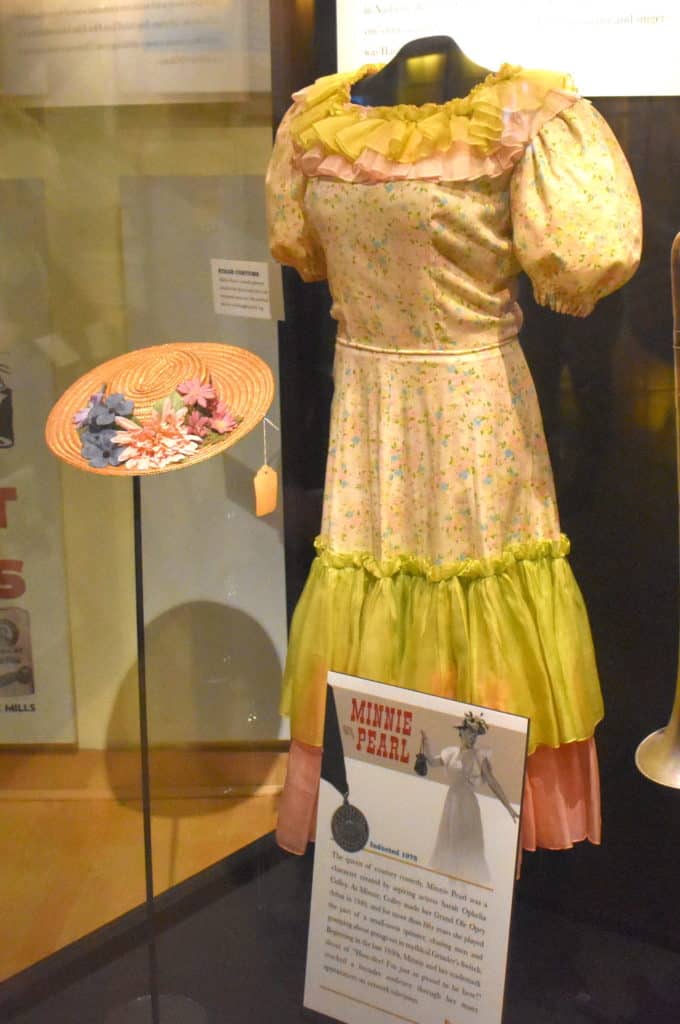 Minnie Pearl's famous outfit