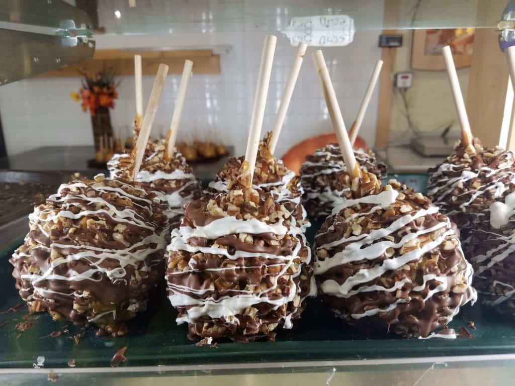 Restaurants in Opry Mills Mall - Chocolate covered apples at Rocky Mountain Chocolate Factory
