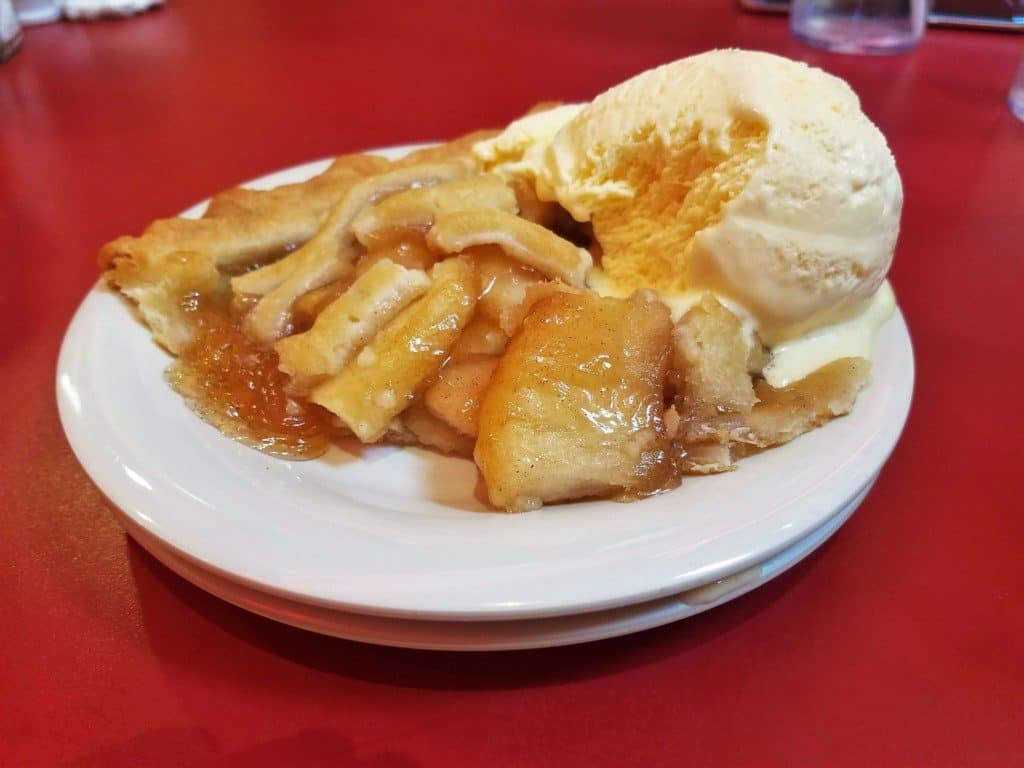 Restaurants in Opry Mills Mall - Johnny Rockets apple pie and ice cream