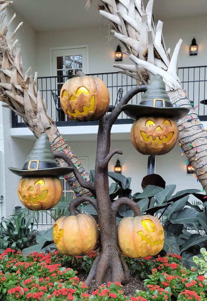 Jack O'lantern decorations at Gaylord Opryland for Goblins and Giggles